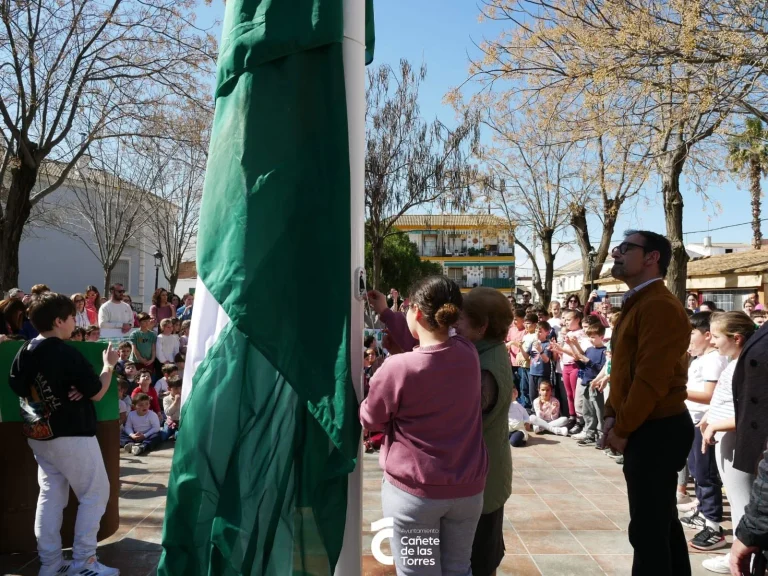 Una bandera que une generaciones. Fotografía de portada.
