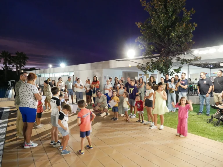 Un verano para disfrutar en la Piscina Municipal. Fotografía de portada.